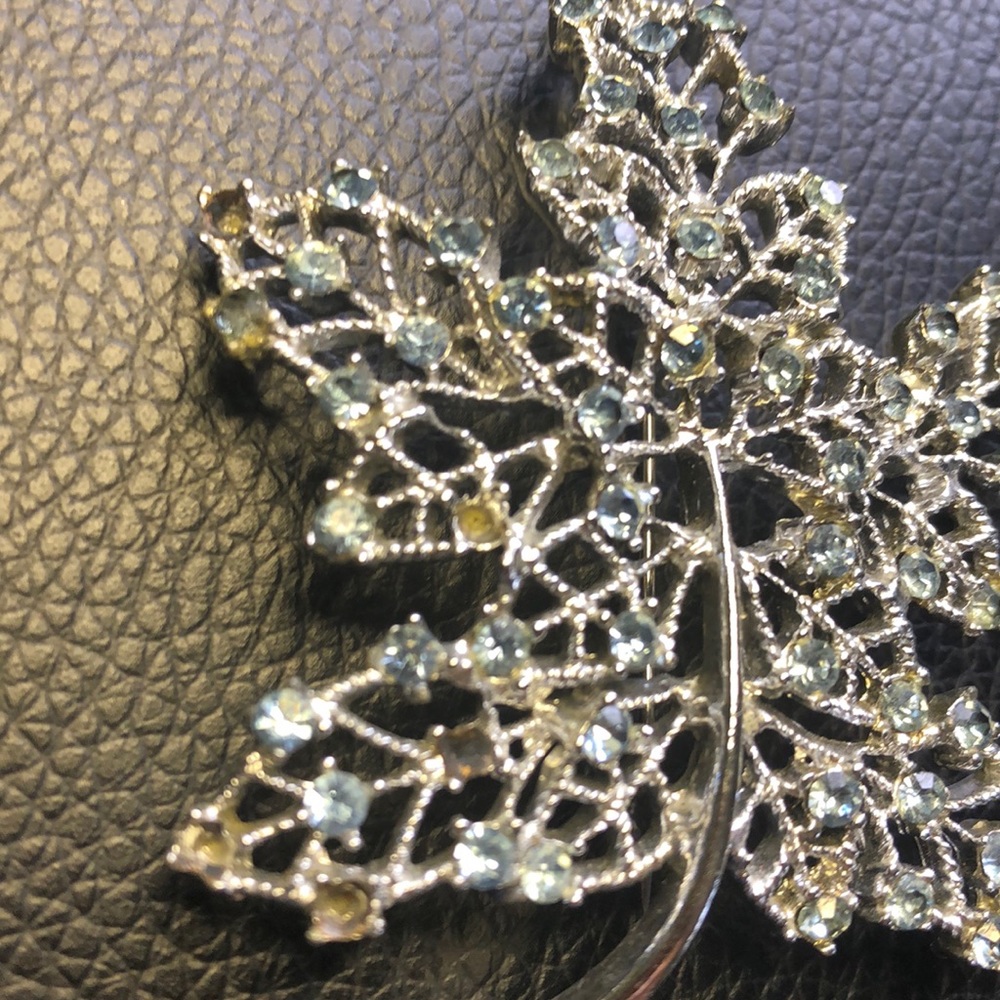 Dodd’s Rhinestone Maple 🍁 Leaf Brooch - Picture 7 of 7